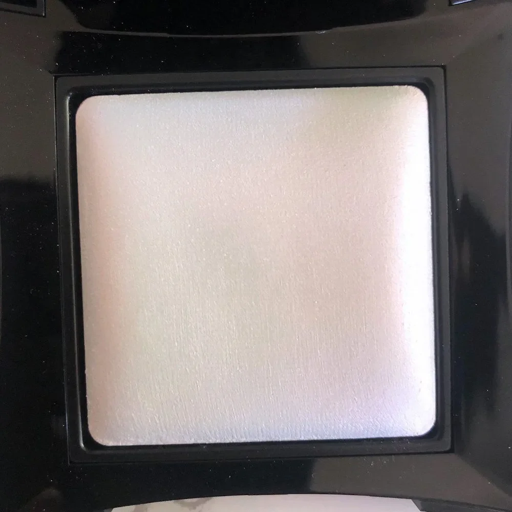 NIB Illamasqua Beyond Powder Highlighter in Daze